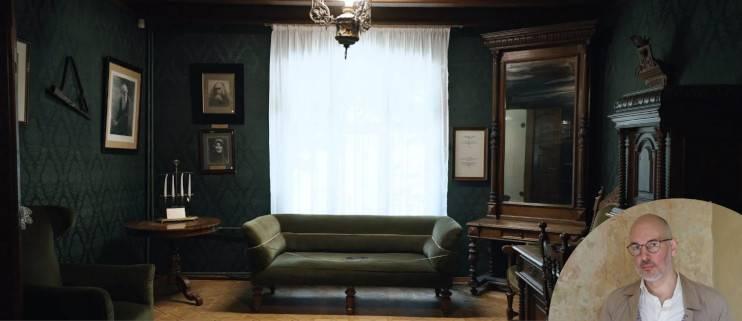 Интерьер усадьбы Маркучяй - старинной мебелью обставленный рабочий кабинет; справа - фотография М. Дарашкявичюса